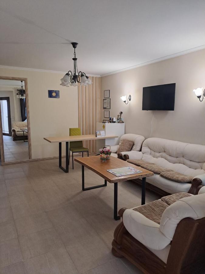 فندق Alexander House ديفا المظهر الخارجي الصورة
